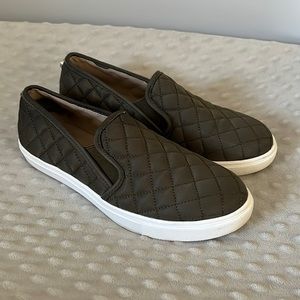 Steve Madden sneakers. Size Womens 7.  Dark green
